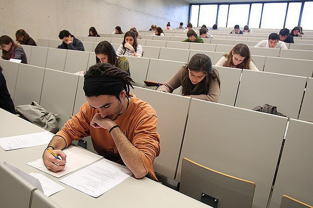 ¡Ya están disponibles las becas de colaboración universitaria!